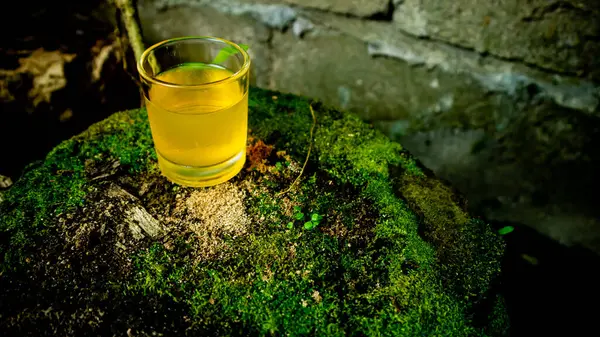 Schönes Gelbes Getränk Glas — Stockfoto