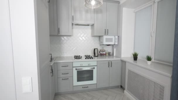 Luxury White Designer Kitchen Elegant Marble Countertop Grey Markings Interior — Stockvideo