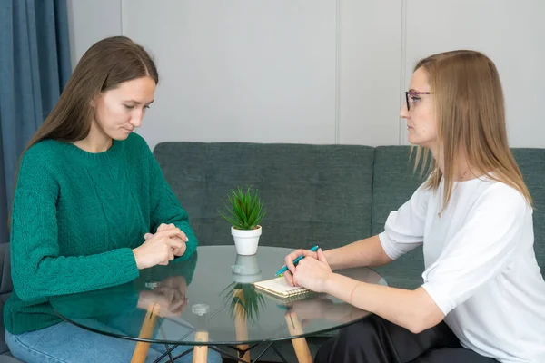 Two Depressed Women Glass Table Talking Pressing Problems Psychologist Appointment — Stock Photo, Image