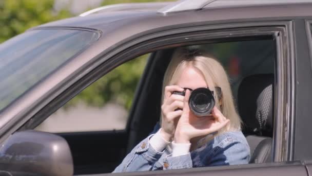 Paparazzi Woman Girl Sits Her Car Takes Pictures Famous Person — Stock Video