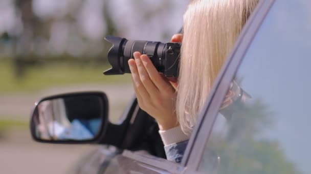 Paparazzi Žena Nebo Dívka Sedí Svém Autě Fotí Slavnou Osobu — Stock video