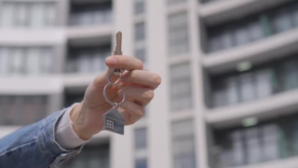 Küçük Anahtarlık Şeklinde Anahtarlığı Olan Bir Tipik Amerikan Kır Evinin — Stok video