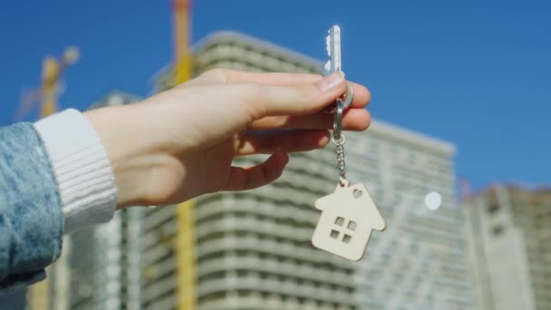 Küçük Anahtarlık Şeklinde Anahtarlığı Olan Bir Tipik Amerikan Kır Evinin — Stok video