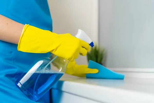 Close Female Hands Yellow Gloves Holding Microfiber Cloth Window Cleaner — Stok Foto