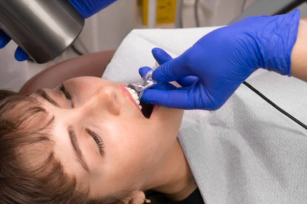Ortodoncista Escanea Paciente Con Escáner Intraoral Dental Concepto Prótesis Estomatología —  Fotos de Stock