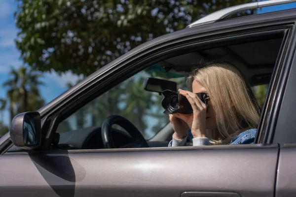 Hidden Photographing Paparazzi Concep Photographer Uses His Professional Camera Photographer — Stock Photo, Image