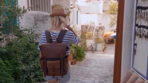Back View Blonde Tourist Woman White Shirt Wearing Backpack Broken — Stock Video
