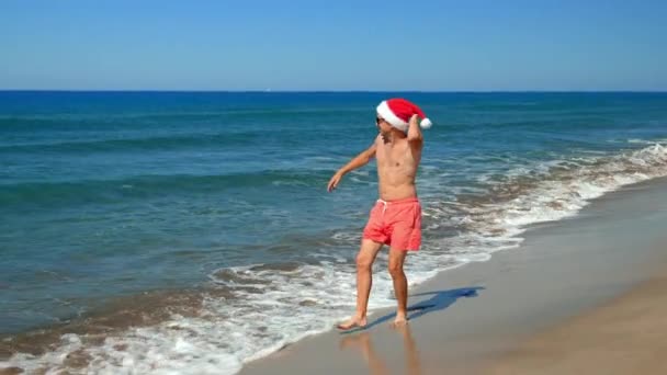 Kerstman Roodkapje Running Dancing Fooling Throwing Water His Feet Splashing — Stockvideo