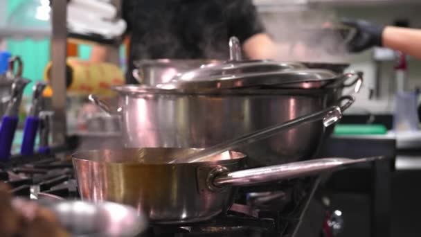 Cucina Satsivi Cucina Ristorante Chef Professionista Piatto Tradizionale Georgiano Pollo — Video Stock