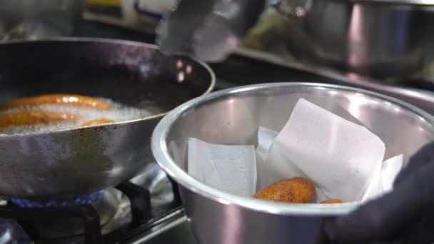 Chvishtari Georgisches Maisbrot Mit Käse Darin Werden Einer Pfanne Gebraten — Stockvideo