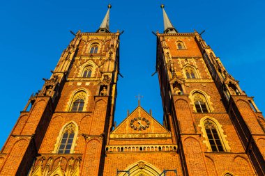 Aziz Vaftizci Yahya Katedrali 'nin dışı, Neo-Gotik ilaveli Gotik kilise. Katedral Adası, Wroclaw, Polonya.