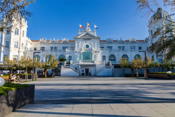 Gran Casino del Sardinero, modern dokunuşları olan neoklasik stil binası, Santander, Cantabria, İspanya 'da kumarhane yönetiyor..