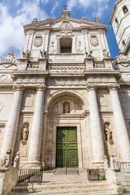 Valladolid Katedrali, aynı zamanda Kutsal Hz. Meryem Katedrali olarak da bilinir, Roma Katoliği, geç dönem Gotik kolej kilisesi ve etkileyici bir dini anıt. Valladolid, Castilla y Leon, İspanya.