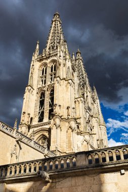 Burgos 'un Aziz Mary Katedrali, Fransız Gotik mimarisi tarzında katolik kilise, tarihin merkezinde. Dünya Mirası Alanı ilan etti. Burgos, İspanya.