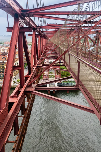 ポルトガルを結ぶ世界最古のトランスポーターブリッジ ビスケイ バスクカントリー スペインのGetxoのトップに沿って その印象的な鋼鉄構造を展示 — ストック写真