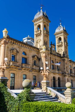 San Sebastian Belediye Meclisi (Belediye Binası), La Concha Körfezi 'nin yanındaki şehrin eski kumarhanesi. San Sebastian (Donostia), Gipuzkoa, Bask Ülkesi, Kuzey İspanya.