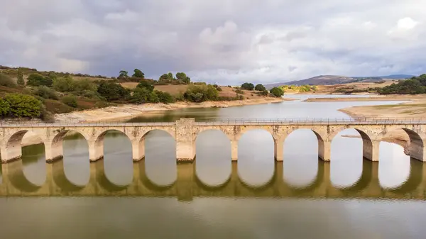 Most Puente Horna Ebro Jego Odbicie Rzece Ebro Chmury Horna Zdjęcie Stockowe