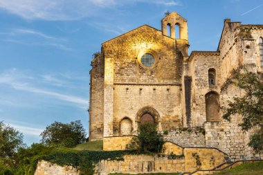 Orta Çağ Gotik Manastırı Santo Domingo Manastırı 'nın cephesi. Estella, Navarra, İspanya.