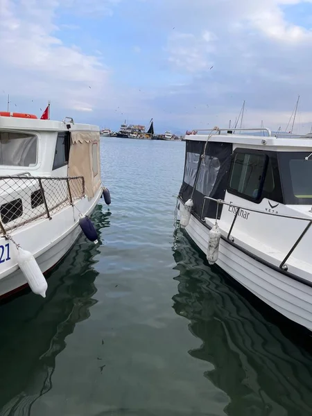 Los Barcos Pesqueros Blancos Puerto Del Golfo Del Mar Mediterráneo — Foto de Stock