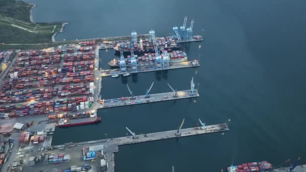 Liman Gemi Terminal Üst Çekim — Stok video