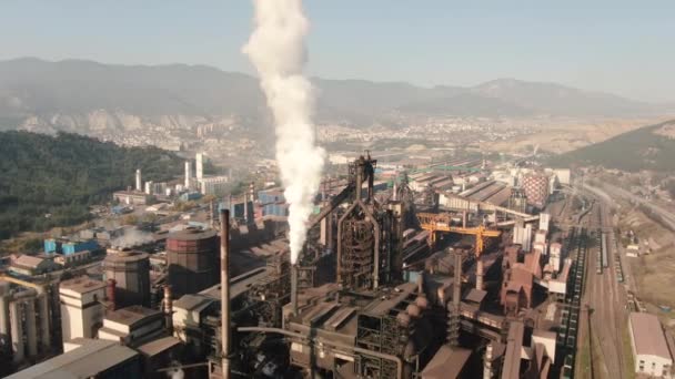 製鉄所の煙と炎 白煙汚染空の詳細 — ストック動画
