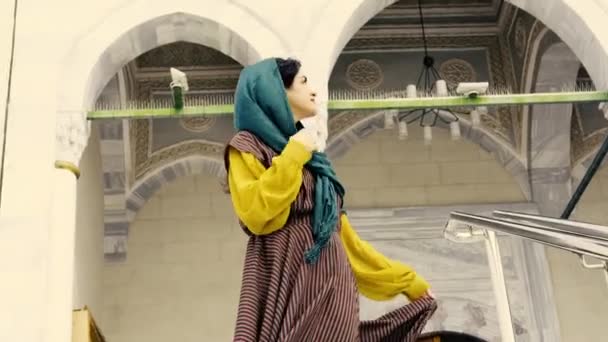 Middle Eastern Woman Shawls — Stock Video