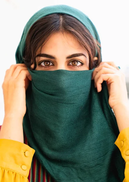 Porträtt Mellanösternkvinnan — Stockfoto