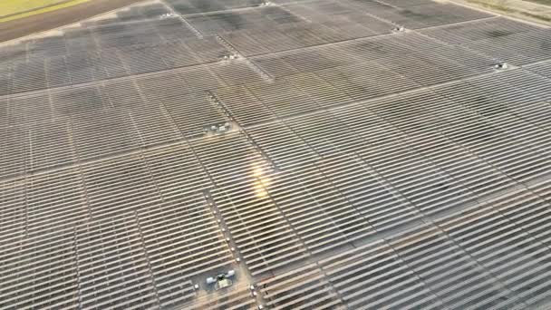 Dron Klip Přes Pole Solárních Panelů — Stock video