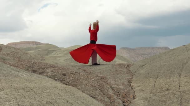 Západ Slunce Víření Horách Sufi Sufi Whirling Turečtina Semazen Forma — Stock video