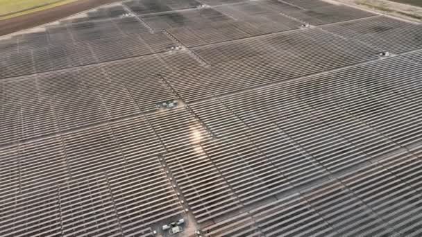 Clipe Drone Sobre Campo Painéis Solares — Vídeo de Stock