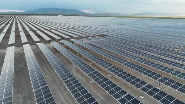 Dron Klip Přes Pole Solárních Panelů — Stock video