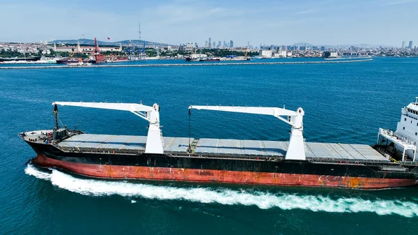 Navio Carga Que Transporta Contentores Através Mar — Fotografia de Stock