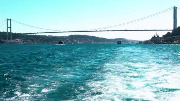 Navio Que Passa Sob Ponte Bosphorus Istanbul — Vídeo de Stock