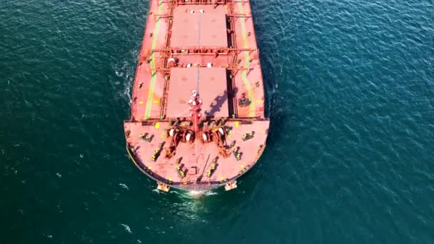 Luchtfoto Van Vrachtschip Met Vrachtcontainers — Stockvideo