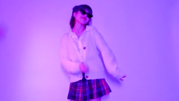 Young Brunette Woman Sunglasses Rhythmically Dancing Studio — Stock Video