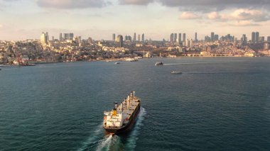 Ultra büyük konteynır gemisinin hava görüntüleri.