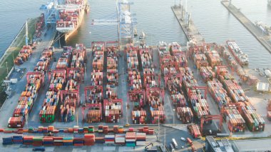 ISTANBUL - 17 Haziran 2023 Long Beach Konteyner Yard Hava Limanı