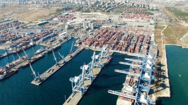 ISTANBUL - 17 Haziran 2023 Long Beach Konteyner Yard Hava Limanı