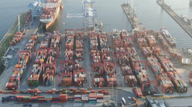 ISTANBUL - 17 Haziran 2023 Long Beach Konteyner Yard Hava Limanı