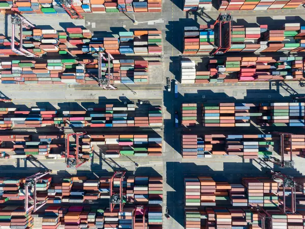 ISTANBUL - 17 Haziran 2023 Long Beach Konteyner Yard Hava Limanı