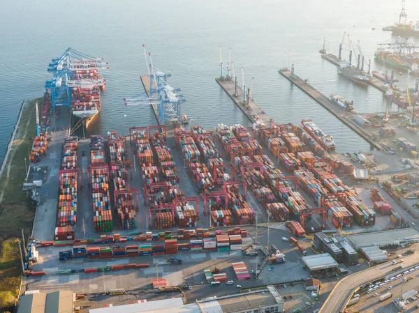 ISTANBUL - 17 Haziran 2023 Long Beach Konteyner Yard Hava Limanı