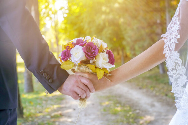 Mariée Marié Tenant Bouquet Nuptial — Photo