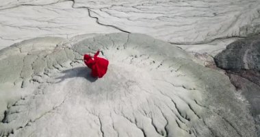 Sufi girdabı (Türkçe: Semazen), Sufiler arasında ortaya çıkan bir Sama ya da fiziksel olarak aktif meditasyondur..