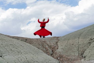 Sufi girdabı (Türkçe: Semazen), Sufiler arasında ortaya çıkan bir Sama ya da fiziksel olarak aktif meditasyondur..