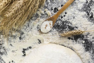 Hamur, buğday ve un kaşık