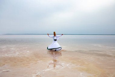 Sufi girdabı (Türkçe: Semazen), Sufiler arasında ortaya çıkan bir Sama ya da fiziksel olarak aktif meditasyondur..