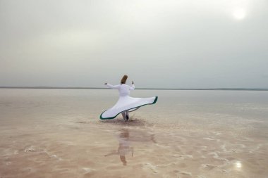 Sufi girdabı (Türkçe: Semazen), Sufiler arasında ortaya çıkan bir Sama ya da fiziksel olarak aktif meditasyondur..