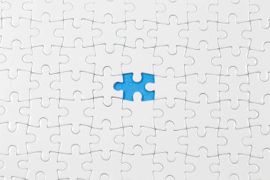 Bir parçası eksik yapboz.