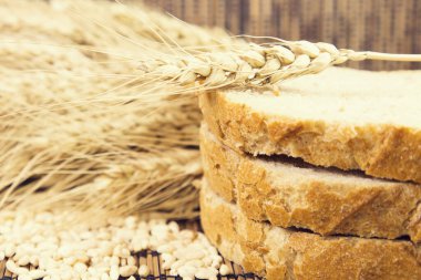 Buğday kulaklı kepekli ekmek