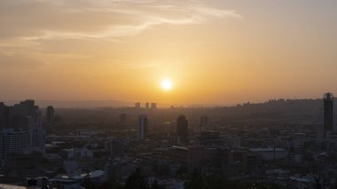 Ankara 'da gün batımında gökyüzü. Ankara Türkiye 'nin başkentidir.